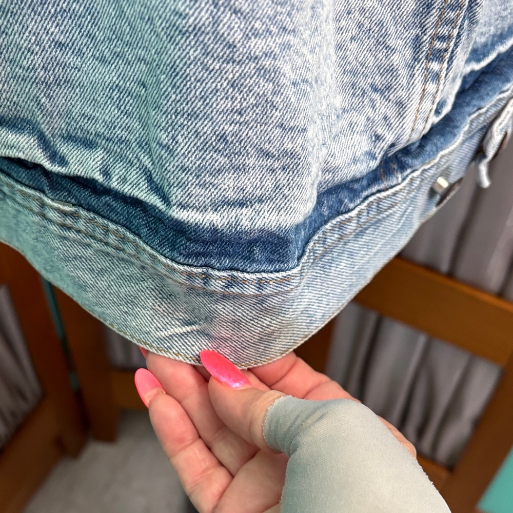 Malibleu Jeans Classic Light Blue Distressed Jean Jacket - Picture 14 of 16